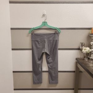 Lululemon Pants - Lululemon Wunder Under Cropped Leggings. Size 8. Lululemon Pants - Lululemon Wunder Under Cropped Leggings. Size 8.